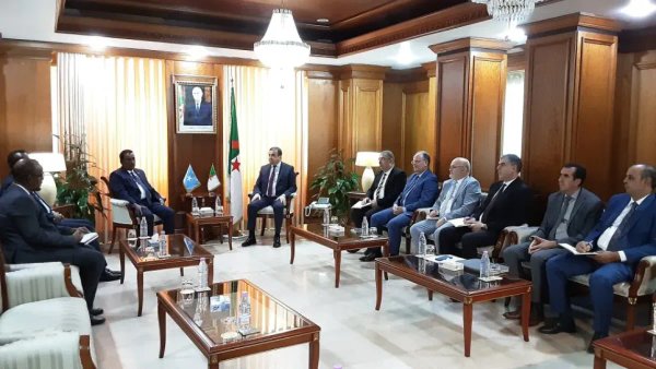 Algeria and Somalia Discuss Strengthening Cooperation in Hydrocarbons