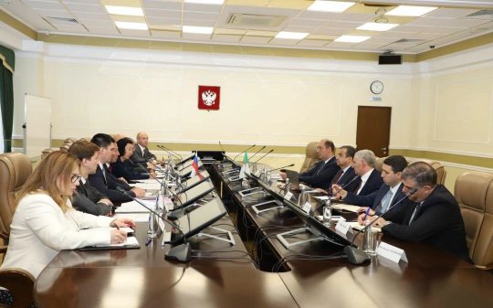 Aqrab discusses enhancing bilateral cooperation with the Russian Minister of Natural Resources in Moscow