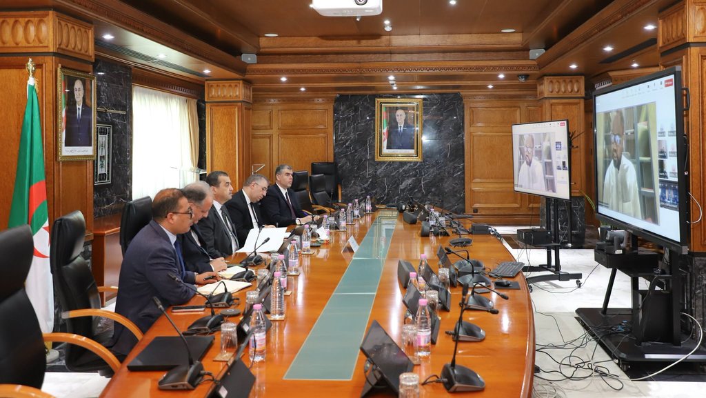 Arqab discusses enhancing cooperation with the Nigerian Minister of Petroleum
