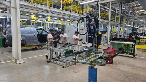 Automotive industry and subcontracting boost: 5 major projects launched in Oran and Aïn Témouchent