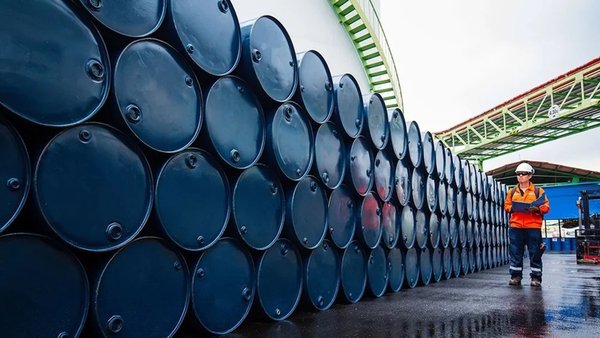 Despite the use of strategic stocks from 32 countries: The Bent oil barrel exceeds the $100 mark