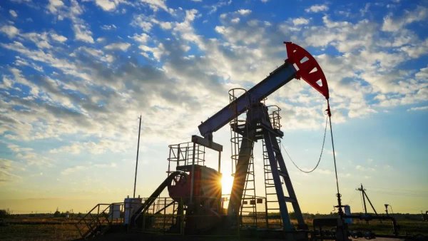 Did the opening of the Hormuz Strait affect oil prices?