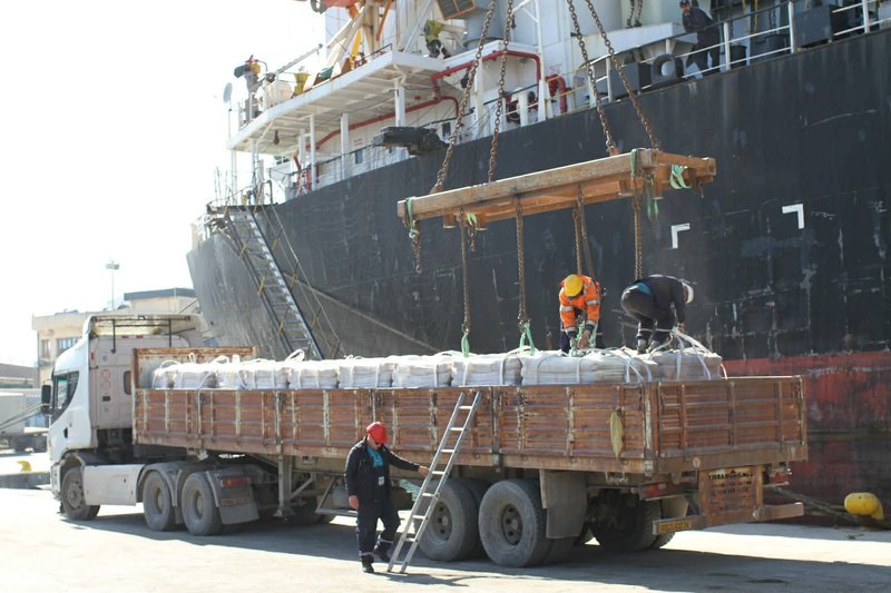 From Skikda Port.. Export of 10,000 tons of packaged cement to Libya