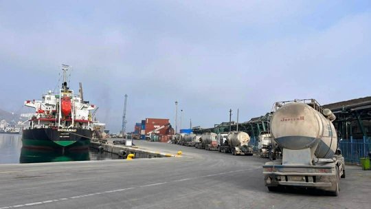 From Skikda Port.. Exporting nearly 10,000 tons of cement to Libya