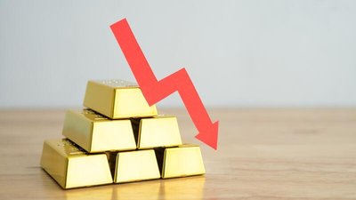 Gold prices drop from their record highs