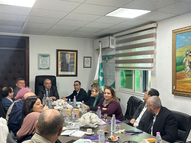 Gouidri chairs a working meeting with executives of the 'Saïdal' group on ongoing major projects