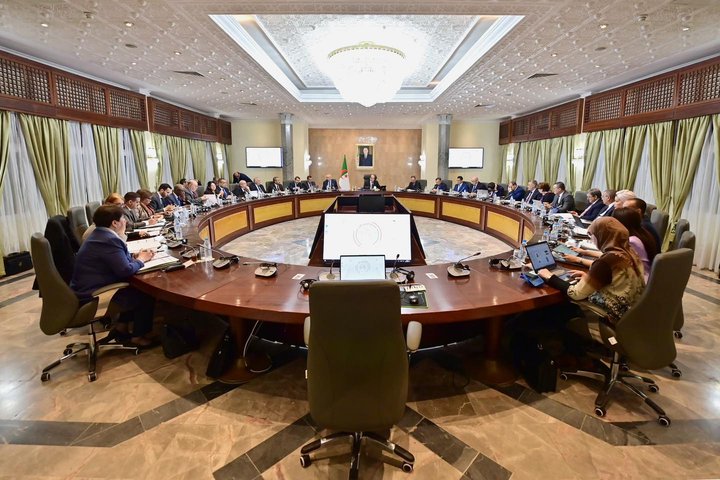 Government Meeting: Several Files Examined
