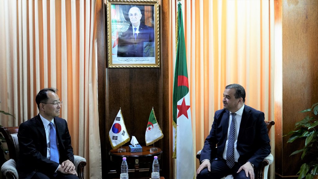 Hydrocarbons: Arqab reviews with the Korean Deputy Foreign Minister ways to enhance bilateral cooperation