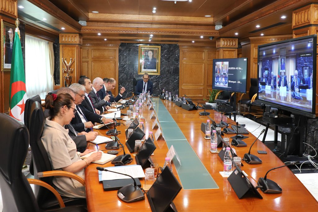 Hydrocarbons: Mr. Arqab discusses cooperation prospects with the Angolan Minister of Mineral Resources, Petroleum, and Gas