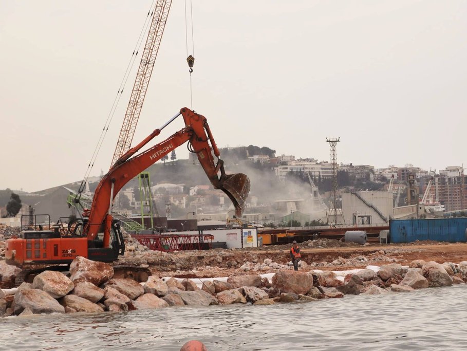 Jalawi inspects the expansion project of Annaba phosphate port