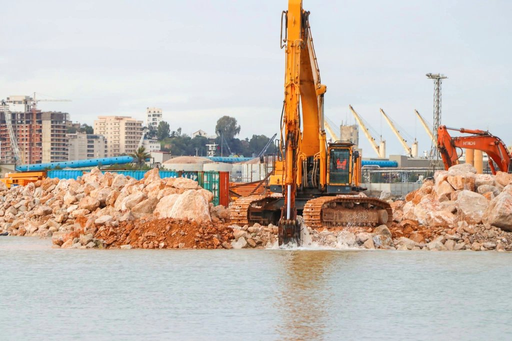 Jelawi reviews the progress of the expansion of Annaba phosphate port - Iqtissad Al Balad