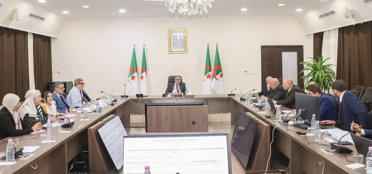 Jlaoui chairs a coordination meeting to follow up on the trans-Saharan railway project