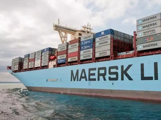 Maersk suspends its ships' passage through the Strait of Hormuz until further notice - Iqtissad Al Balad