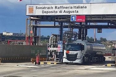 Mazout and Half a Million Tons of Asphalt from the Augusta Refinery for Algeria in 2026