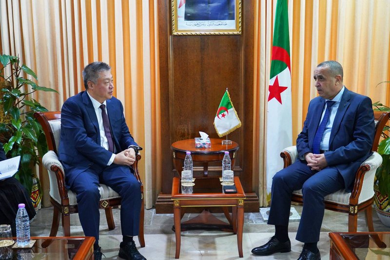 Mr. Ajal receives a delegation from the Chinese company 'Huawei'