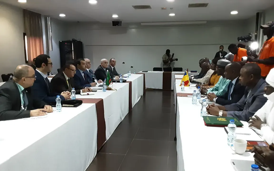 Mr. Arqab discusses with the Chadian Minister of Petroleum the prospects of cooperation in the field of hydrocarbons and mining