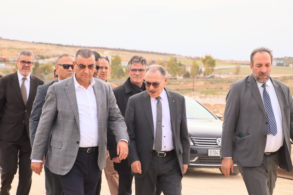 Mr. Djalawi inspects the construction workshops of the eastern mining railway project between Draa and Wadi Kabrit