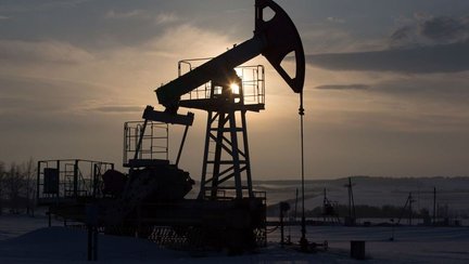 Oil prices decline after reaching a record level