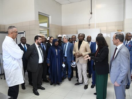 President of the Republic of Mozambique Association visits the oil refining complex in Sidi Rzin in Baraki, Algiers
