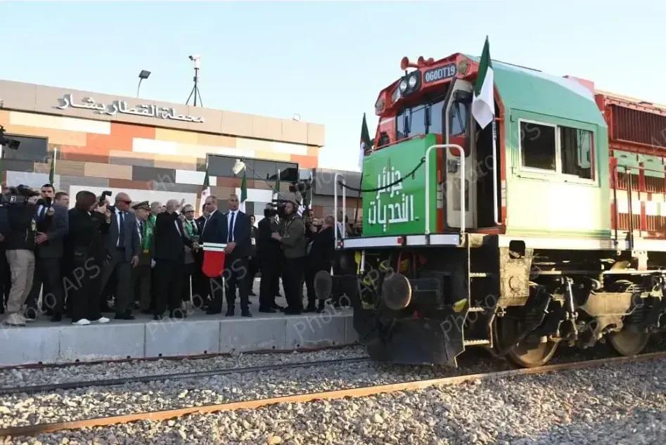 President Tebboune Receives the Train Transporting the First Shipments of Iron Ore from Gara Djebilet to Oran