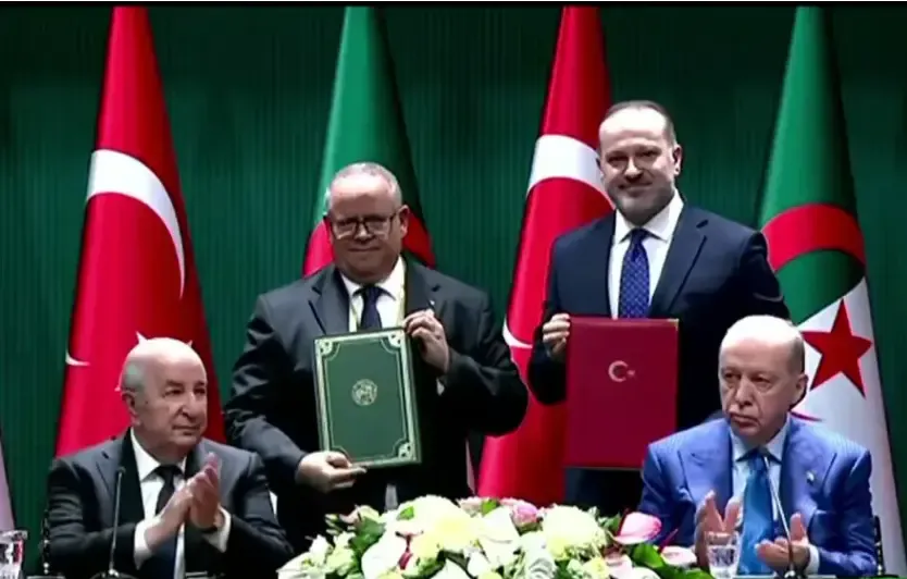 President Tebboune supervises the signing of agreements and memoranda of understanding alongside his Turkish counterpart
