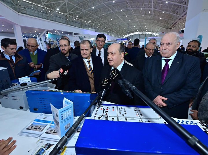 Prime Minister Visits Algerian Production Exhibition in its 33rd Edition