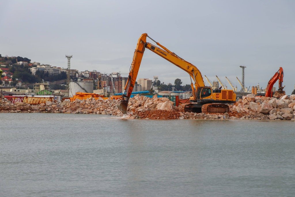 Project of the Mining Line Annaba – Blad El Hadba: 23 Vessels for Underwater Excavation Works (Photos)