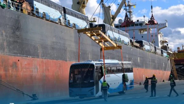Receipt of a new shipment of buses at the port of Jijel