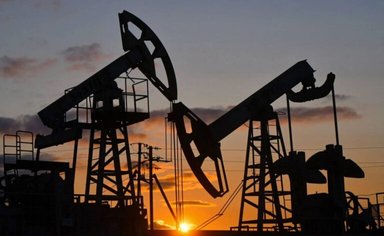 Rise in Oil Prices Coinciding with Fluctuations in Iranian-American Negotiations
