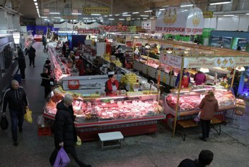 Russian services sector contracts for the first time in 6 months in March