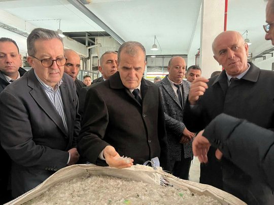 Rzig gives the signal to start exporting a shipment of cotton filler to Egypt - Iqtissad Al Balad