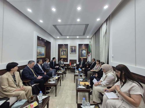 Rzig receives an official delegation from Hunan Province, China