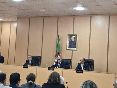Rziq chairs a coordination meeting with banks and financial leasing companies