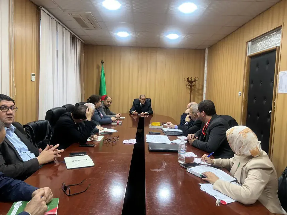 Rziq chairs a meeting with representatives of the Professional Association of Banks and Financial Institutions