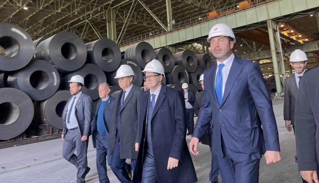 Rziq supervises the first operation to export iron plates for Tosyali Group in 2026