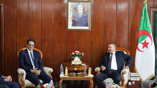 Saïd Sadiou discusses commercial maritime and port issues with the director of CMA CGM