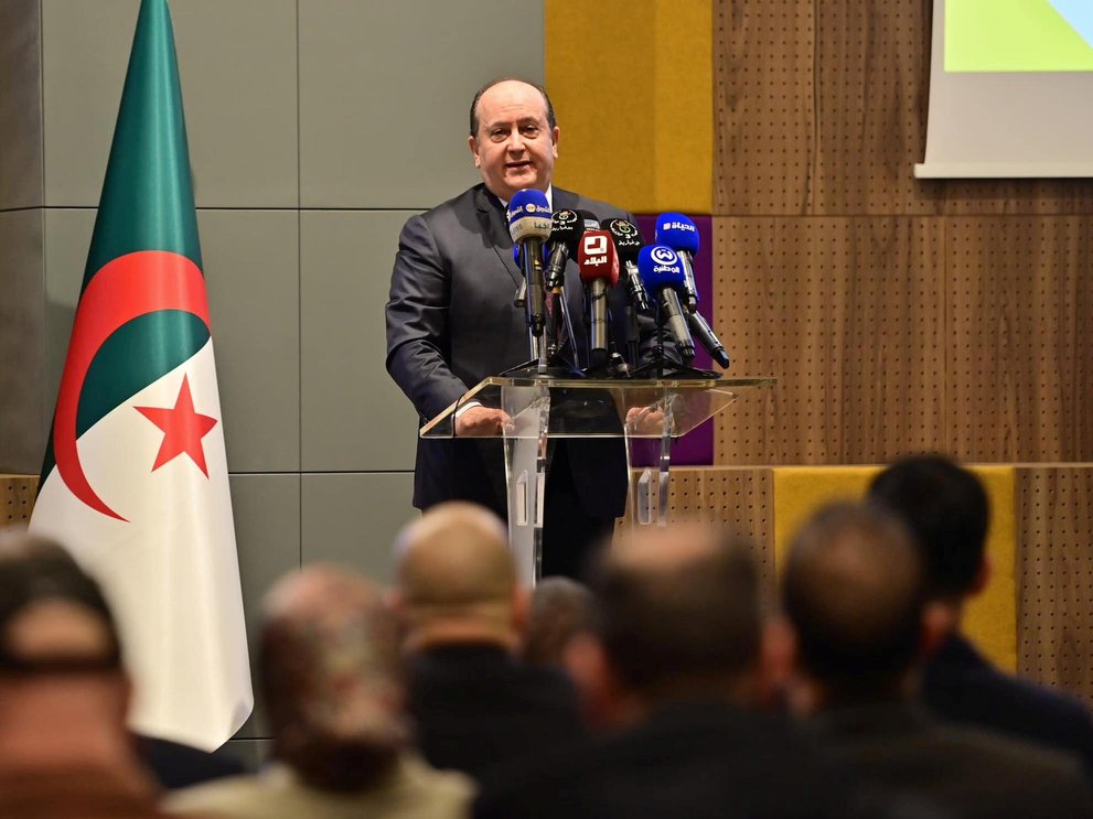 Seifi: Arrival of the first shipments of iron ore from the Gara Djebilet mine to Oran is a giant step towards implementing a comprehensive and integrated development plan
