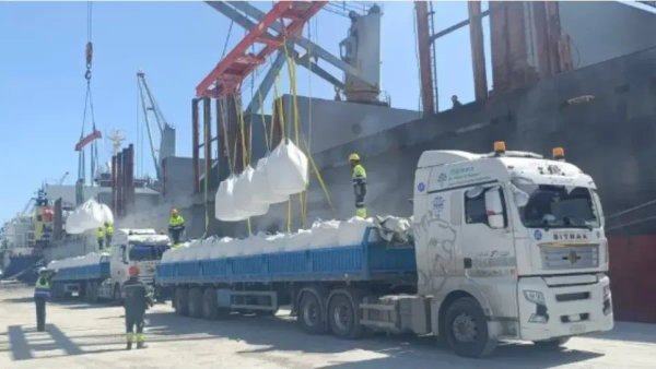 Shipping 20,000 tons of cement for export to Guatemala