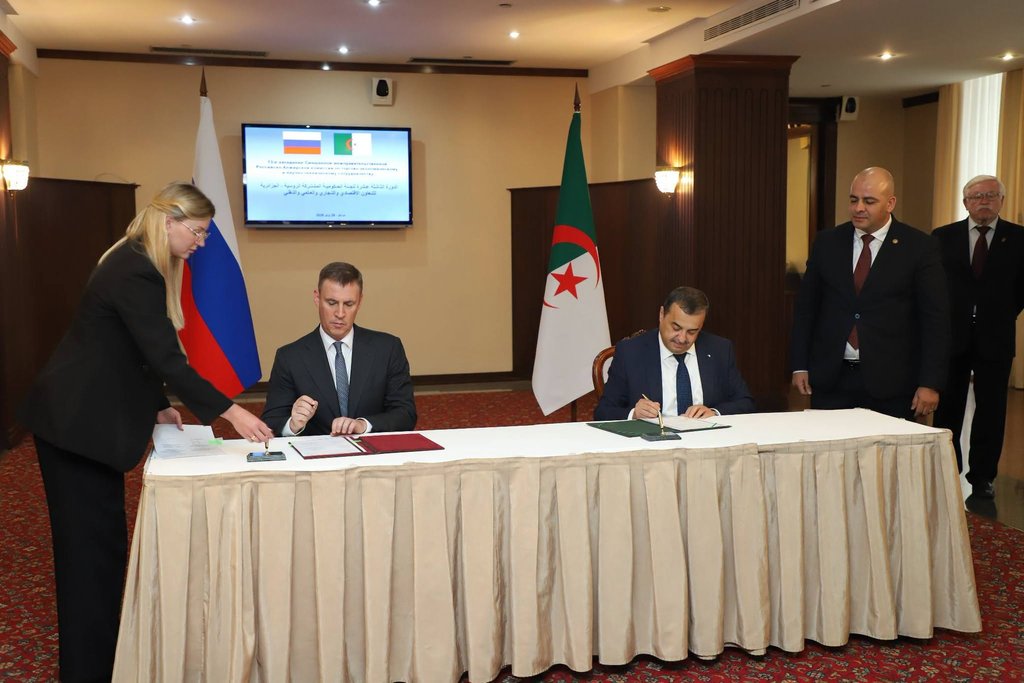 Signing of the minutes of the 13th session of the committee and several agreements in various fields