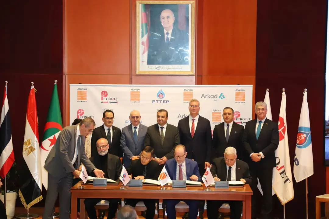 Signing of two agreements to develop the Hassi Bir Rakaiz field and export petroleum products to Egypt
