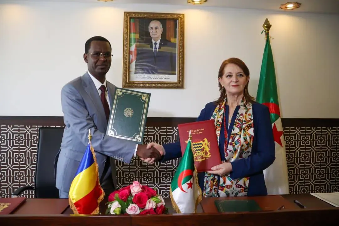 Signing of two framework agreements in the fields of tourism and traditional industry
