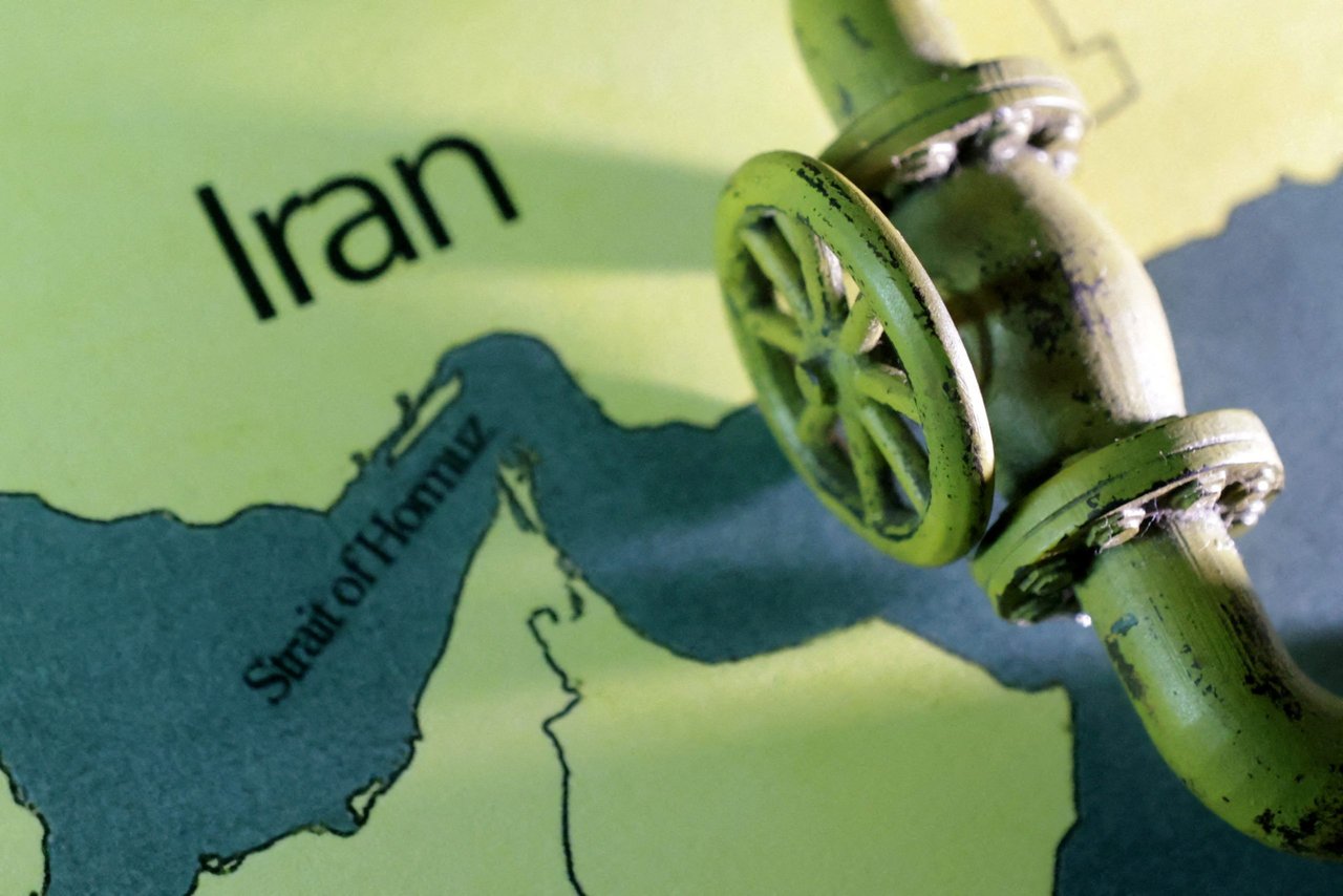 Strait of Hormuz: Revolutionary Guard Sets New Condition for Passage