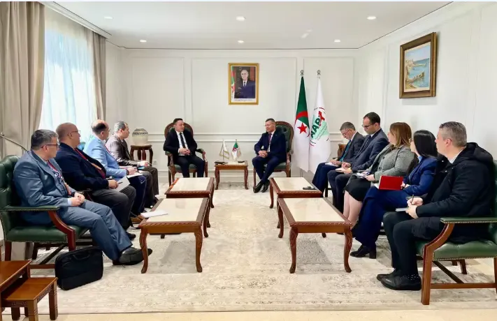 The Algerian Agency for Investment Promotion and 'ACAS' Explore Ways to Implement Strategic Industrial Projects
