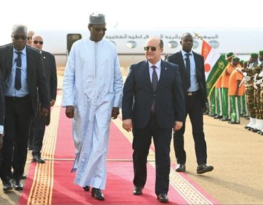 The Algerian Prime Minister visits Niger on an official trip to expand the horizons of bilateral cooperation between the two countries