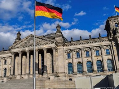 The German government lowers its economic growth forecasts for the current and next two years