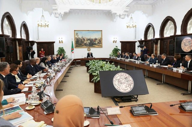 The President of the Republic chairs a Cabinet meeting
