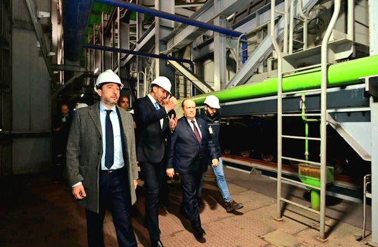 The Prime Minister supervises the arrival and unloading of the first shipments of iron ore extracted from the Gara Djebilet mine - Iqtissad Al Balad
