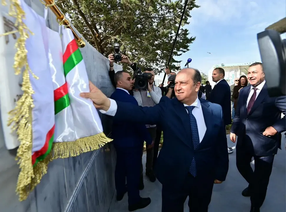 The Prime Minister supervises the launch of the project for the production unit of plastic components and accessories for cars