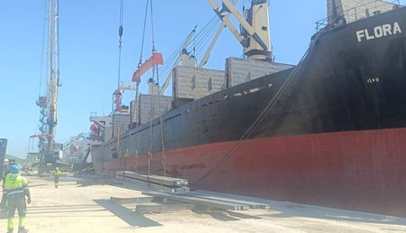 Towards Italy.. Shipment of 22,000 tons of steel bars from Annaba port