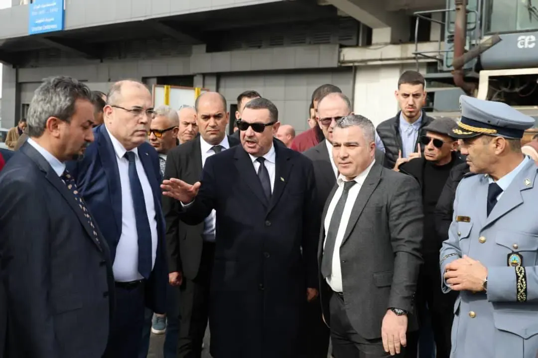 Transport: Mr. Sayoud makes a surprise inspection visit to the Port of Algiers